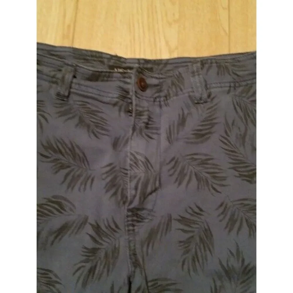 Lucky Brand‎ Chino Shorts Mens Size 33 Blue Leaf AOP EUC RN# 80318